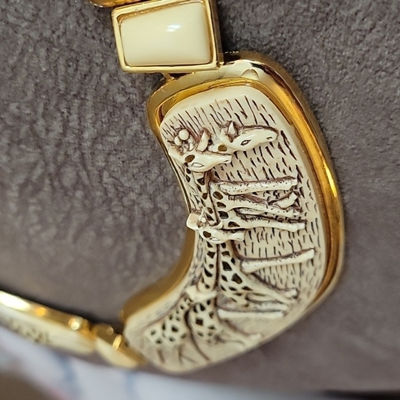 VTG 1970s 3D Acrylic Giraffe Bib Beaded Collar Necklace Clip-on Earrings Set - Picture 8 of 14